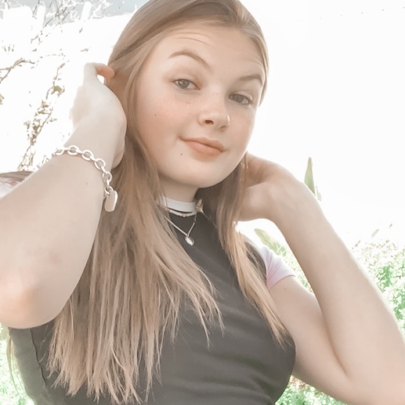 Meet your Posher, Emilee - Picture 2 of 2